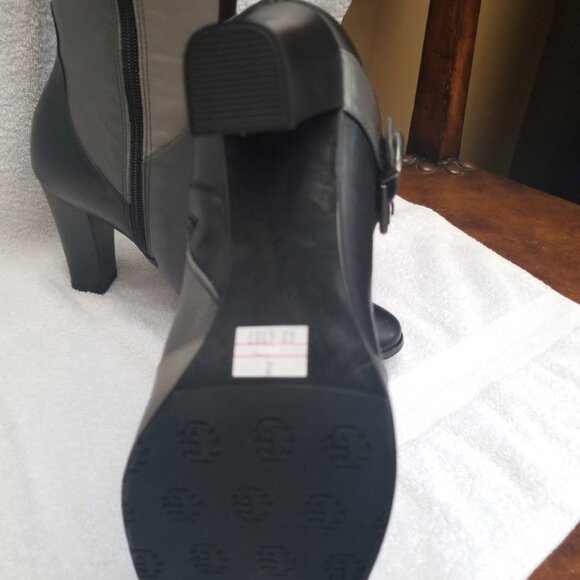 Chic Black and Gray Heeled Boots - Picture 4 of 5